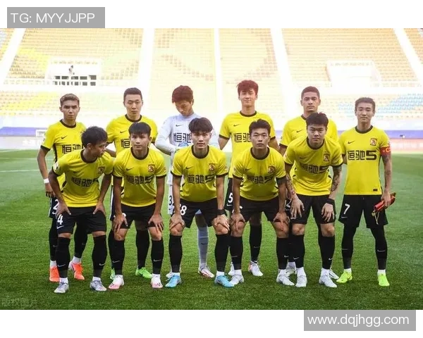 赛后分析：杭州足球队与南京足球队的团队协作表现及其影响因素探讨