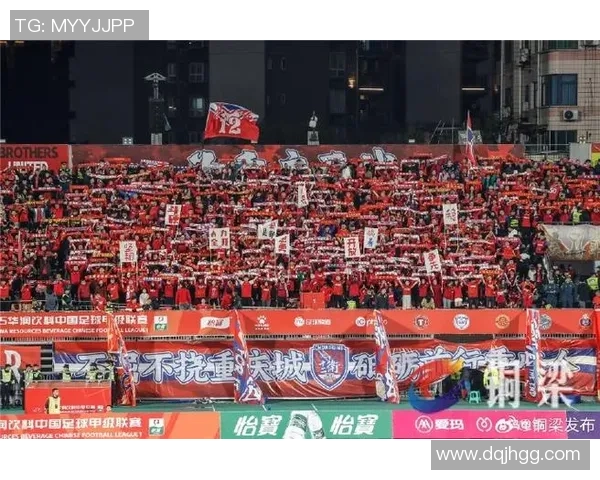 重庆足球队荣登足球配合排行榜第四名展现团队实力与默契